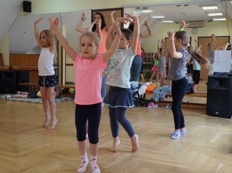 ALKOTÓ TÁNCTÁBOR – BARANGOLÁS A KONTINENSEKEN:  AFRIKA