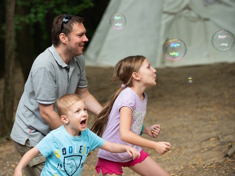 BOLONDOS INDIÁNNYÁR