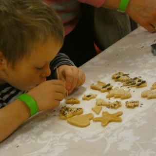 Karácsonycsalogató kézműveskedés